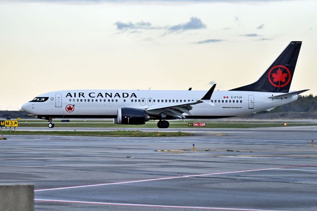 Boeing 737 MAX 8 (C-FTJV) - ACs first 737-8 Max