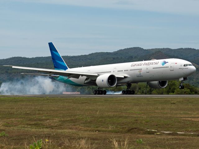 BOEING 777-300 (PK-GIH)