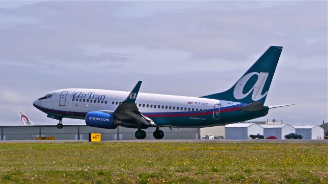 Boeing 737-700 (N174AT) - TRS9307 from KATL nears touchdown on Rwy 34L on 8/16/14. (LN:1623 / cn 32667). The aircraft will be refurbished at ATS to become SWA #N7707C.