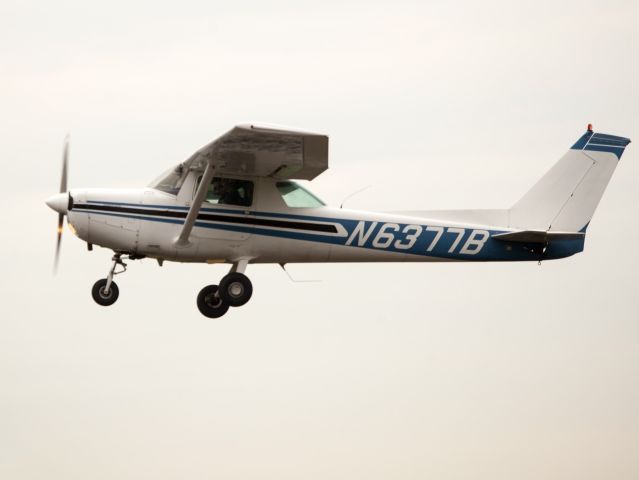 Cessna 152 (N6377B)