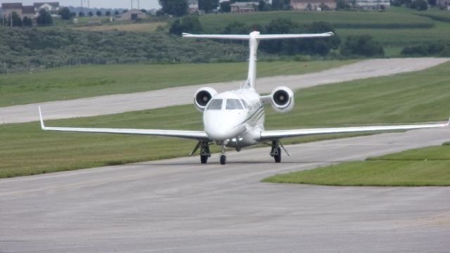 Embraer Phenom 300 (N304GV)