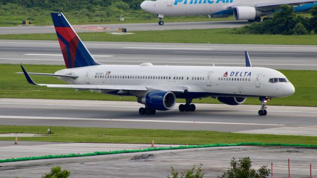 Boeing 757-200 (N6705Y)