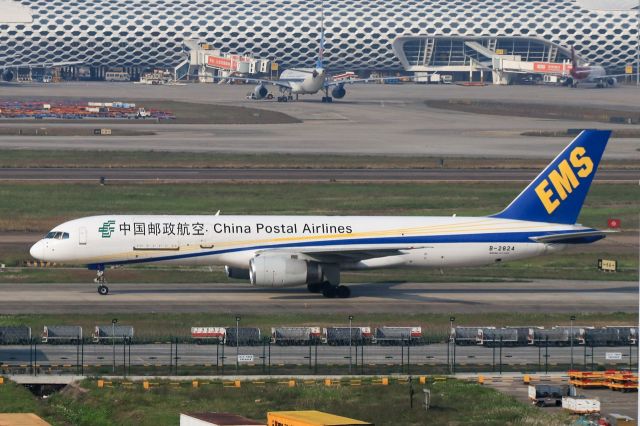 Boeing 757-200 (B-2824) - B757-21B(PCF) (B-2824) Taxiing