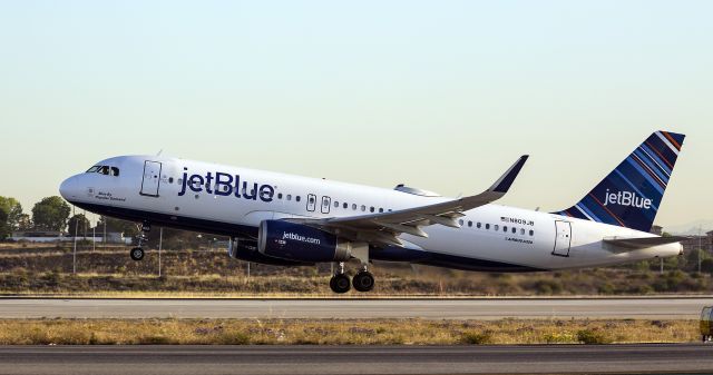 Airbus A320 (N809JB) - Morning takeoff from Los Angeles