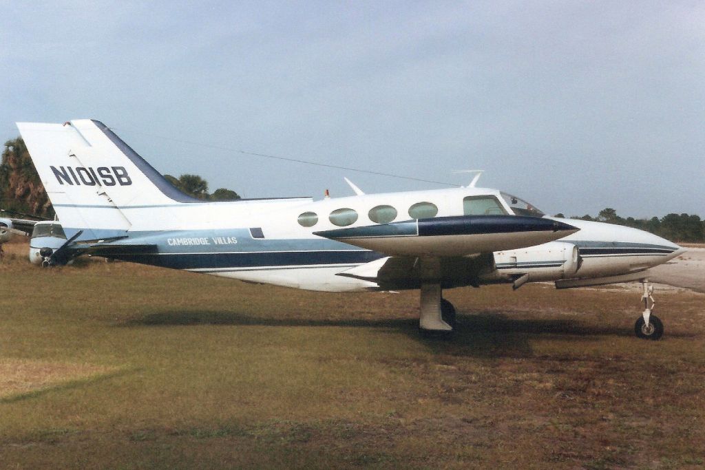 Cessna 402 (N101SB) - Seen here in Jan-92.br /br /Registration cancelled 23-Sep-02 as destroyed.