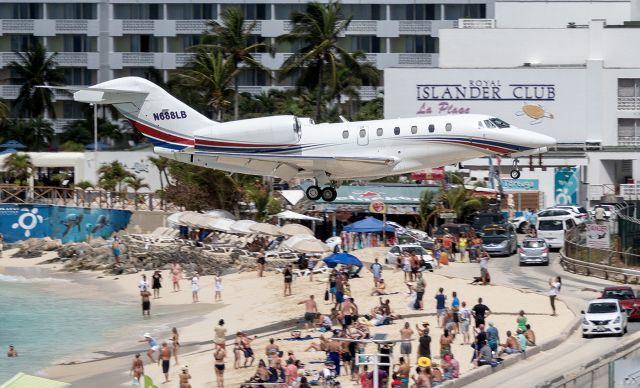 Cessna Citation X (N688LB) - Cessna 750 Citation X low arrival over Maho Beach. 