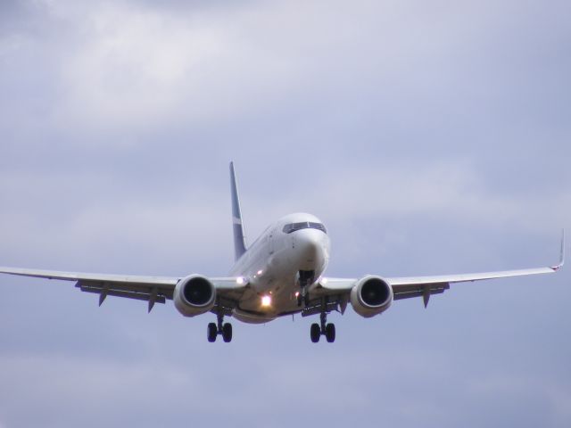 Boeing 737-700 (C-FBWJ)