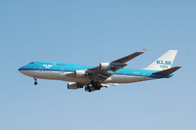 Boeing 747-400 (PH-BFM) - Final Approach to Narita Intl Airport R/W34L on 2006/12/30 KLM Asia