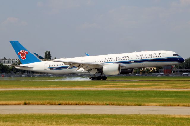 Airbus A350-900 (B-30F9) - Touching down on rwy 09L on 14-Jun-23 operating flight CSN673 from ZBAD.