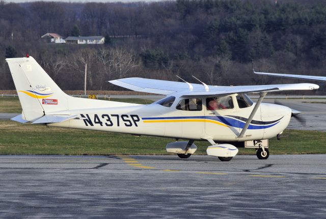 Cessna Skyhawk (N437SP) - Seen at KFDK on 12/17/2009.      a href=http://discussions.flightaware.com/profile.php?mode=viewprofile&u=269247  [ concord977 profile ]/a