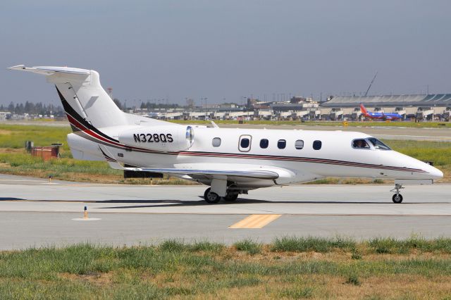 Embraer Phenom 300 (N328QS)