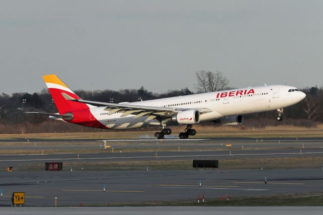 Airbus A330-300 (EC-LUX) - IBE6253 just touching the runway at the end of the flight from Madrid