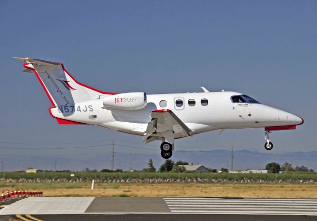 Embraer Phenom 100 (N574JS) - "Red Strip 163" landing runway three-zero, Merced Regional Airport