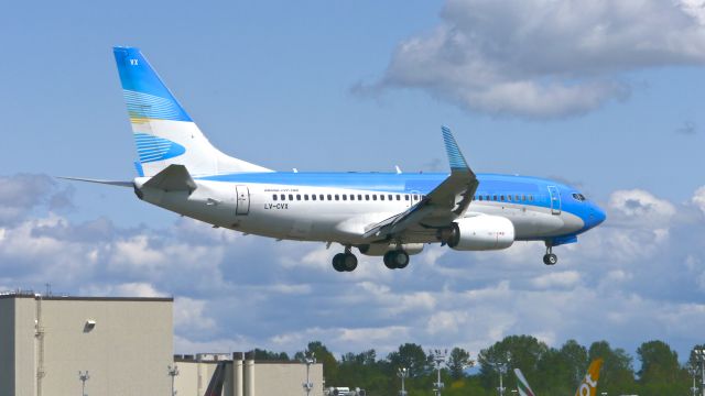 Boeing 737-700 (LV-CVX) - ARG1086 from KMIA on final to Rwy 16R on 5.6.17. (ln 1080 / cn 30641). The aircraft is a lease return that will next see service with SWA after refurbishing at ATS.