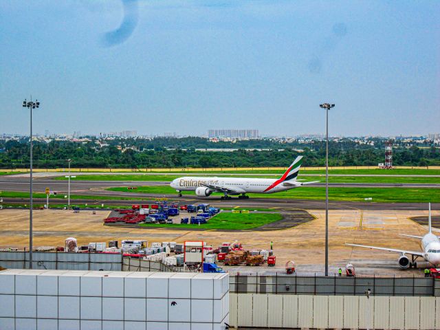 Boeing 777-200 (A6-EGT)
