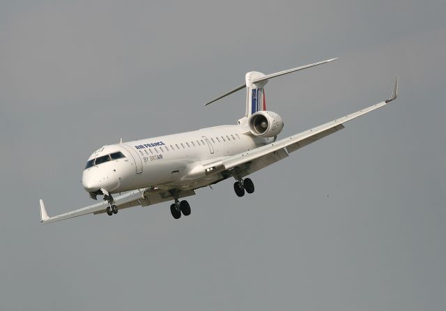 Canadair Regional Jet CRJ-700 (F-GRZA) - Canadair Regional Jet CRJ-700, Brest-Guipavas Airport (LFRB-BES)