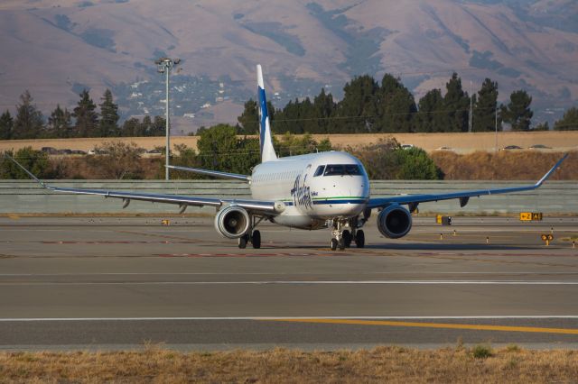 Embraer 170/175 (N173SY)