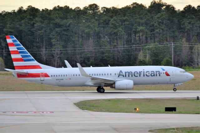 Boeing 737-800 (N969NN) - 3/31/17 at KRDU