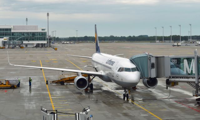 Airbus A320 (D-AIUT) - Lufthansa Airbus A320-214(WL) D-AIUT in Munich 