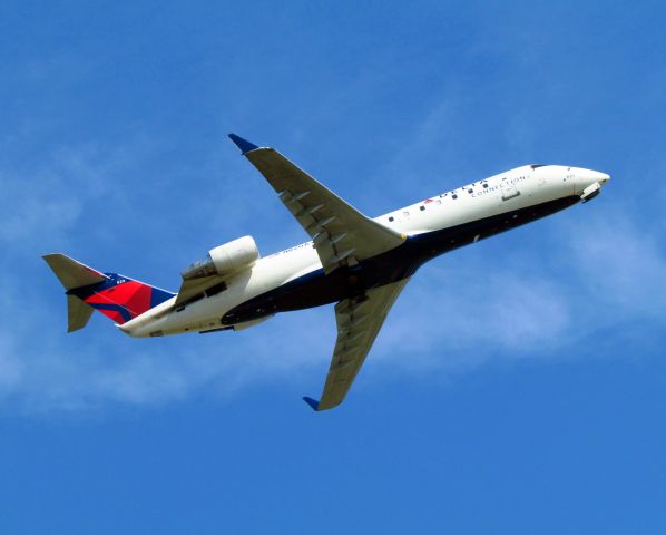 Canadair Regional Jet CRJ-200 (N8918B)