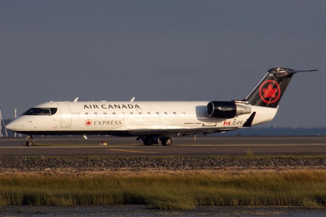 Canadair Regional Jet CRJ-200 (C-FEJA)