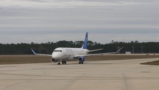 EMBRAER 175 (long wing) (N85373)