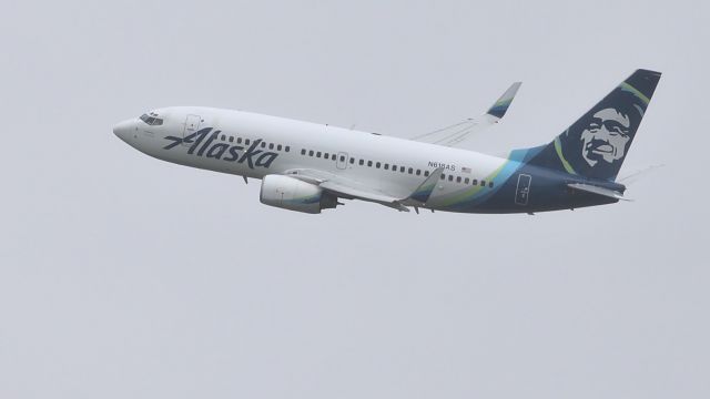 Boeing 737-700 (N618AS) - Kind of a boring picture, but a nice portrait of N618AS climbing out of Juneau headed north.