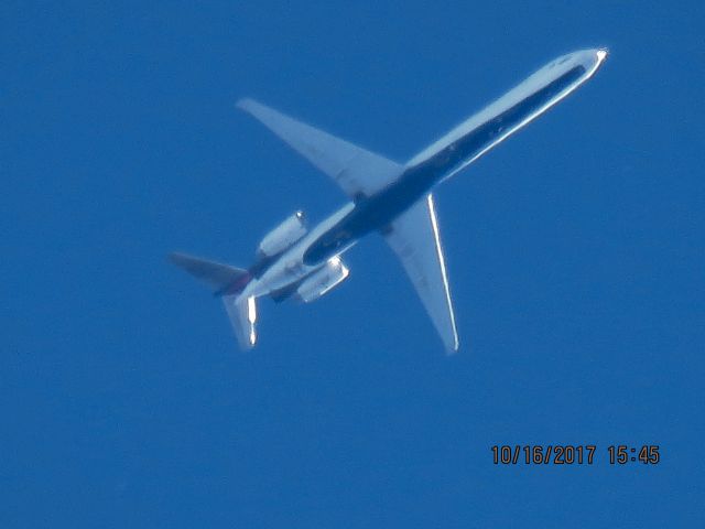 McDonnell Douglas MD-90 (N964DN)