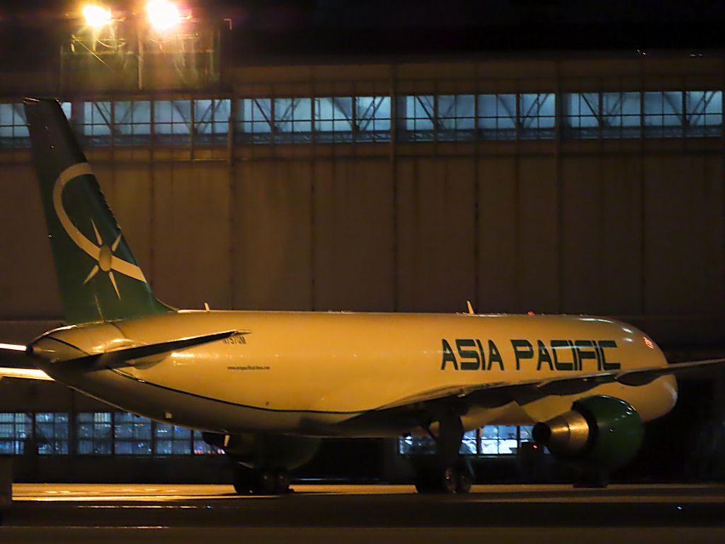 Boeing 757-200 (N757QM) - I took this picture on Feb 03, 2021br /P9800/03  GUM-NRT.