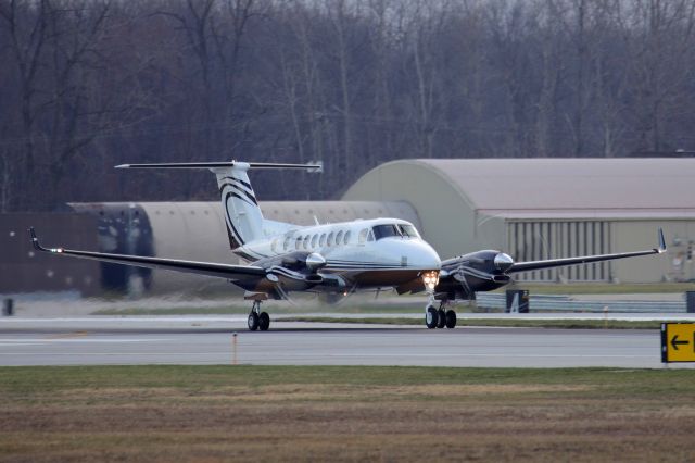 Beechcraft Super King Air 350 (N313MC) - This sharp looking Textron Super King Air 350i was seen departing TOL for sunny FL on 21 Nov 2020. The King Air is registered to 313 Aviation, LLC.