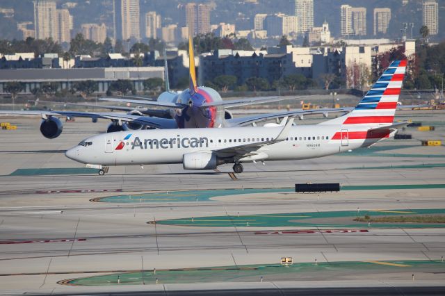 Boeing 737-800 (N960AN)