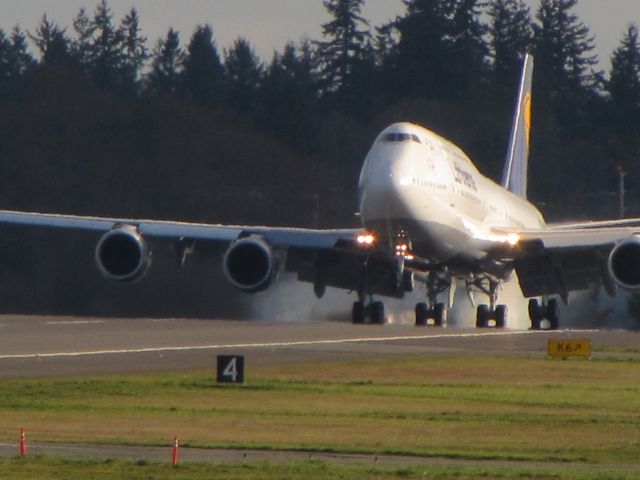 Boeing 747-200 (D-ABYG) - you can watch the full landing on this sitebr /a rel=nofollow href=http://www.youtube.com/watch?v=KytYmUdk8hg&list=PLwVGieK_URTY_wU8E7C_amf6BXczOQq4-&index=13https://www.youtube.com/watch?v=KytYmUdk8hg&list=PLwVGieK_URTY_wU8E7C_amf6BXczOQq4-&index=13/a