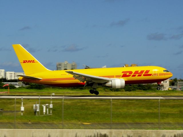 BOEING 767-200 (N797AX)