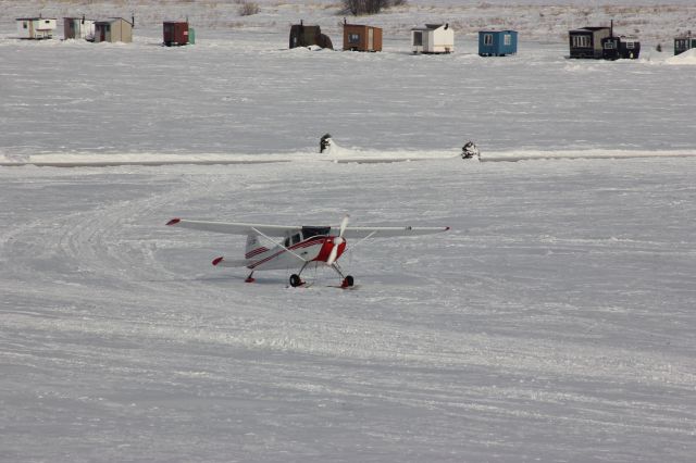 Cessna 170 (C-FZZF) - Atterrissage sur la glace du fleuve St-Laurent en face de la ville de Lavaltrie QC.17-02-2015  15:21  Cessna 170-A