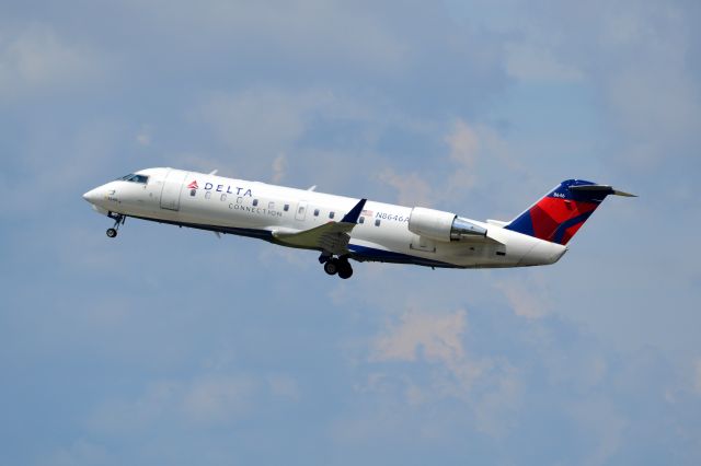 Canadair Regional Jet CRJ-200 (N8646A)