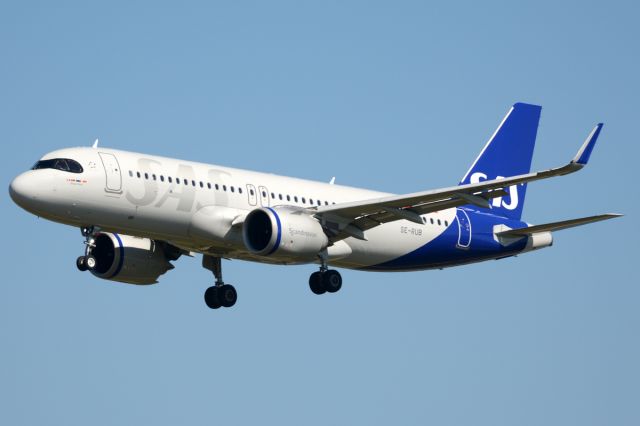 Airbus A320neo (SE-RUB) - Kystvejen RWY22L