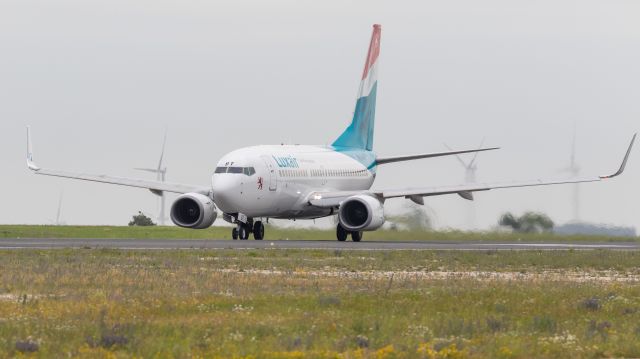 Boeing 737-700 (LX-LBT)