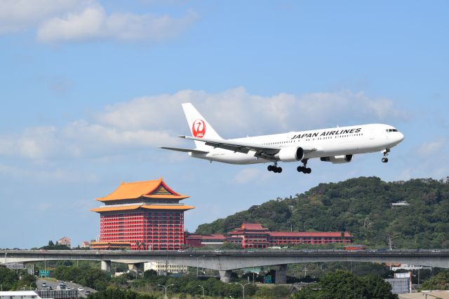 BOEING 767-300 (JA622J)