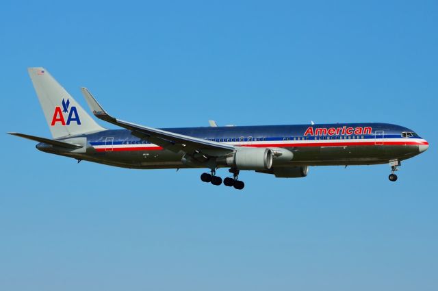 BOEING 767-300 (N370AA) - American - N370AA - B767-300 Arriving KDFW from Paris 11/19/2013