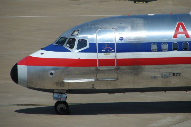 McDonnell Douglas MD-82 (N577AA)