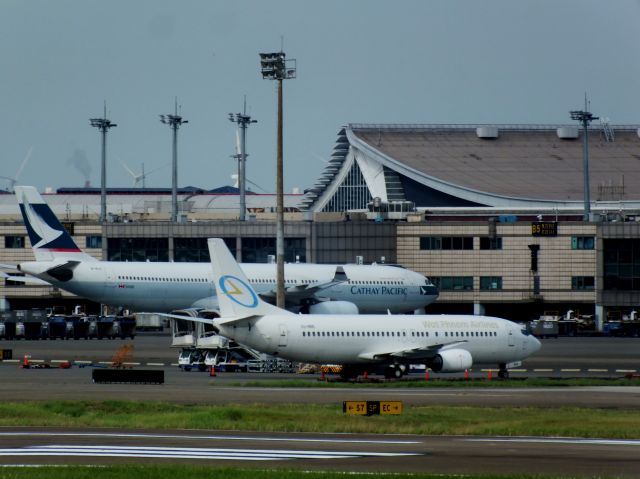 BOEING 737-400 (XU-886) - Wat Phnom Airliners