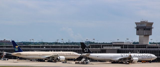 Airbus A340-600 (ZS-SNC)