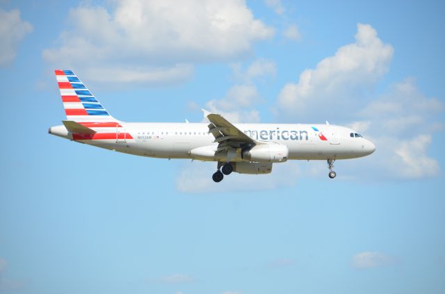 Airbus A320 (N652AW)