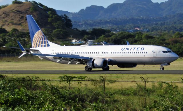 Boeing 737-900 (N69838)