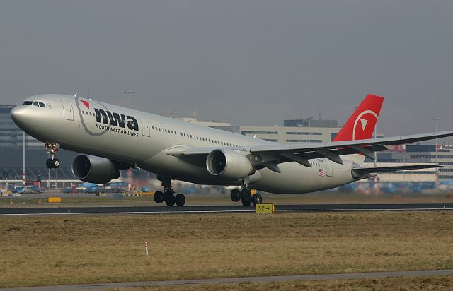 Airbus A330-300 (N804NW)