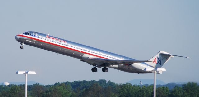 McDonnell Douglas MD-83 (N7547A) - The final American MD-80 taking off from GSP.