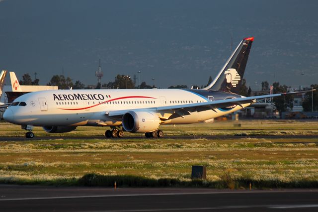 Boeing 787-8 (N961AM) - New bird of Aeromexico first landing in Mexico City