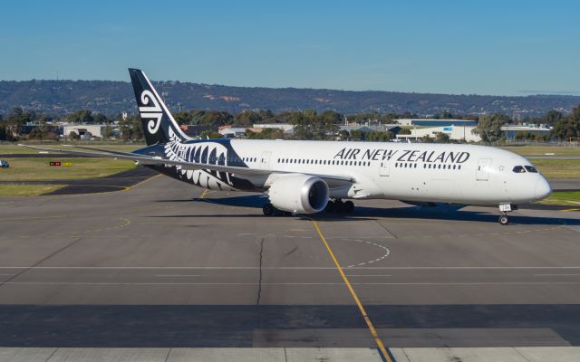 Boeing 787-9 Dreamliner (ZK-NZH)