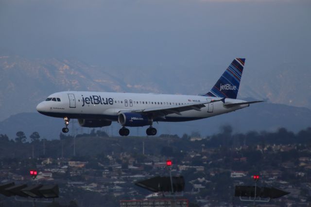 Airbus A320 (N621JB)