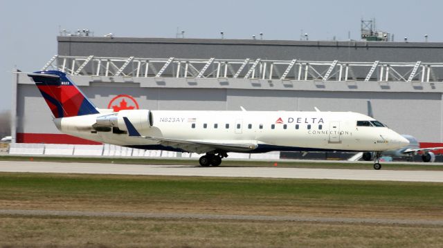 Canadair Regional Jet CRJ-200 (N823AY)